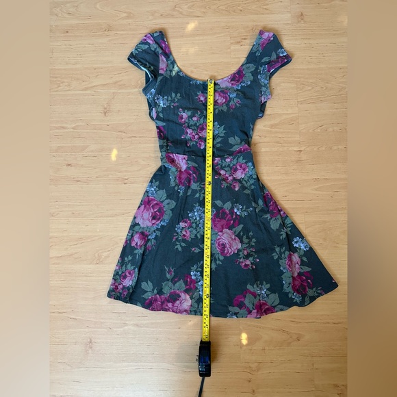 Floral midi dress from American Eagle - Picture 6 of 11